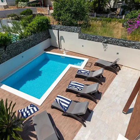 Luxury Vincent Villa *