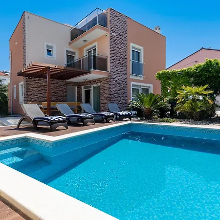 Luxury Vincent Villa *