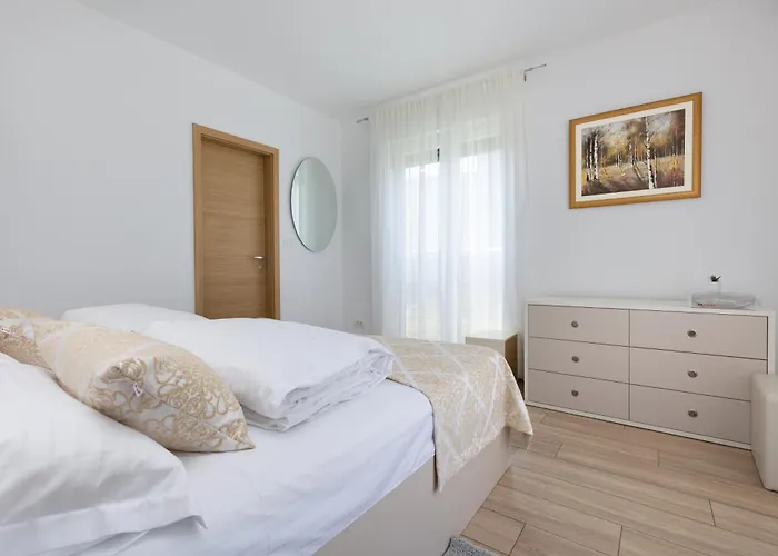 Luxury Vincent Vila *